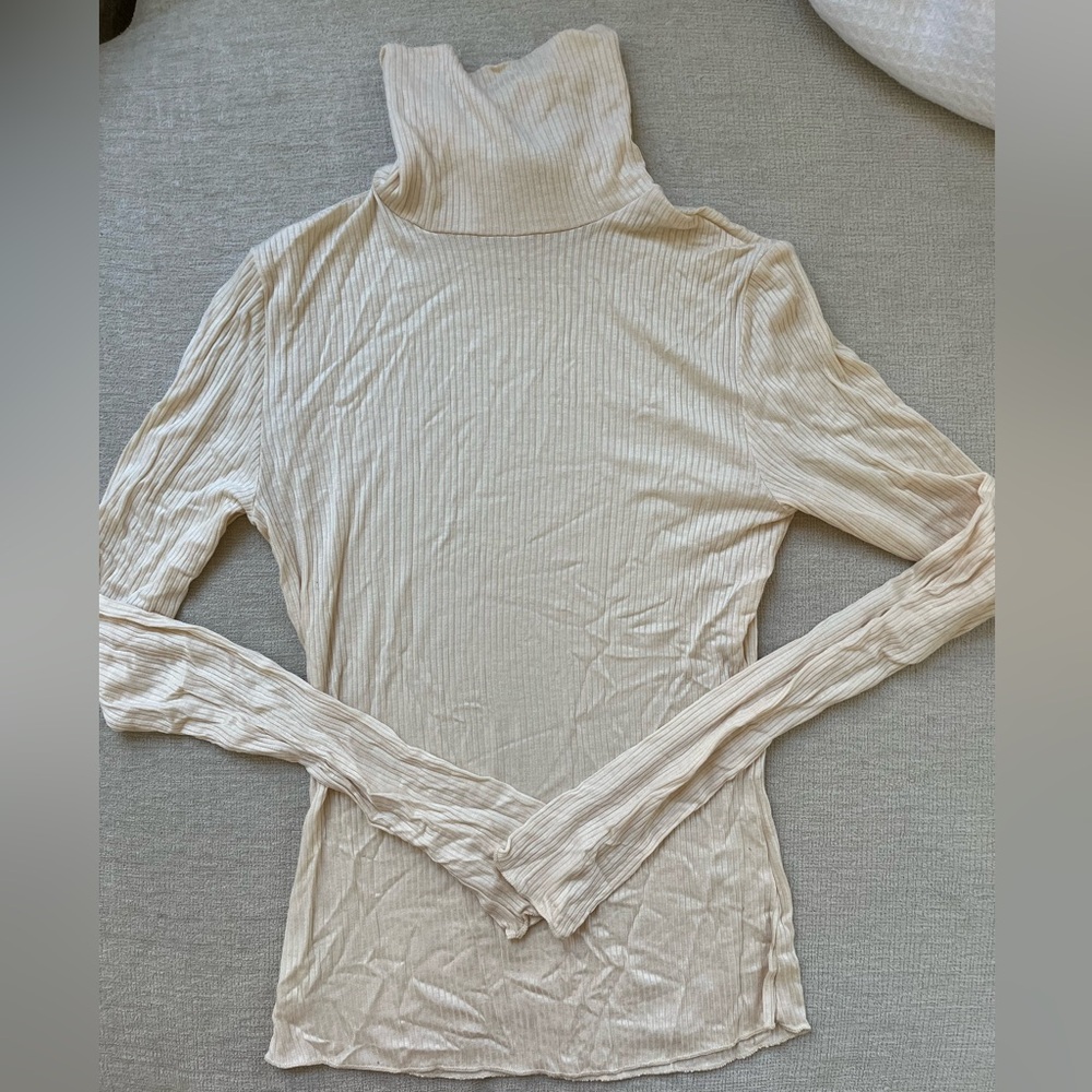 NWOT Cream Show Me Your MUMU turtleneck